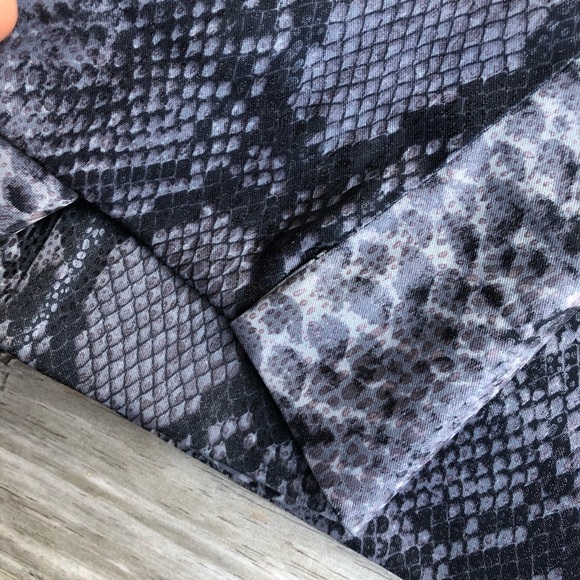 Long Paige New York Snake Skin Capri Pants - Picture 4 of 6